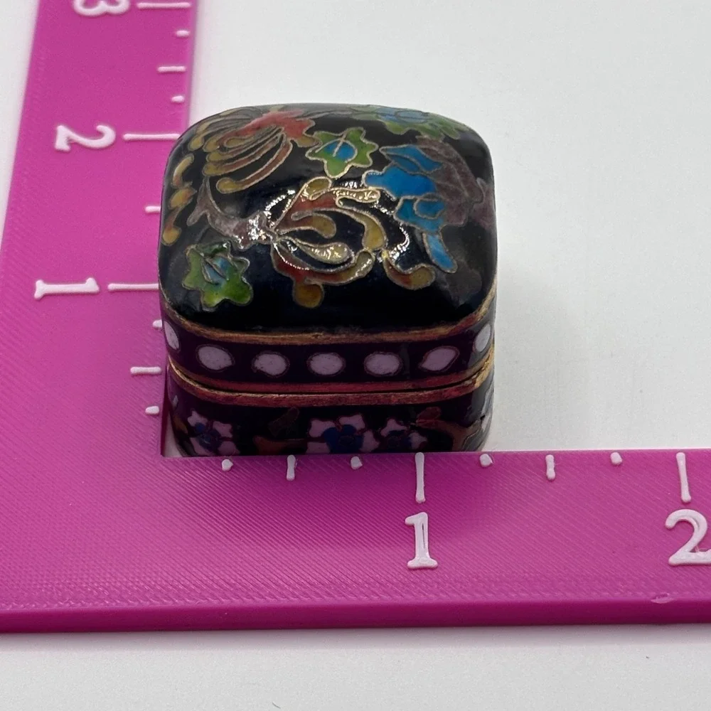 Vintage Cloisonné Multicolor Enamel Gold tone Trinket Pill Box 1.25
